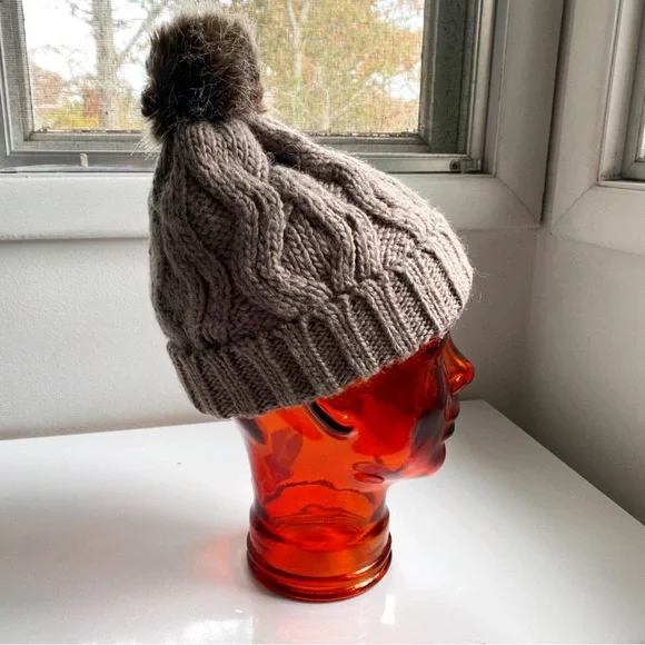 ❄️ H&M GREY WOOL BLEND FAUX FUR POM POM CABLE KNIT WINTER HAT! - Picture 7 of 15